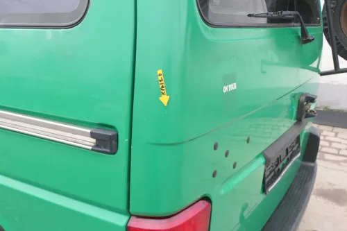 VW T4 Transporter Heckklappe Klappe hinten Kofferraumklappe grün Polizei Scheibe (166178)