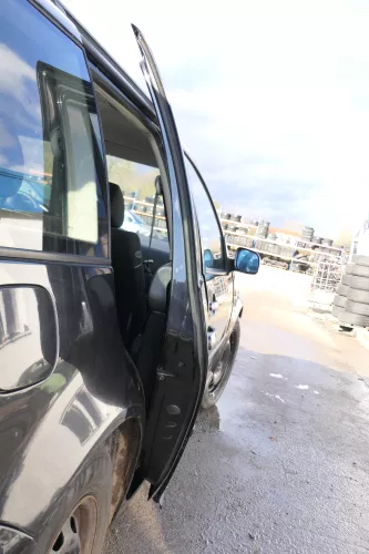 VW Golf 4 Bora Tür hinten rechts nur Kombi / Variant schwarz LC9Z -ohne Anbautei (166214)