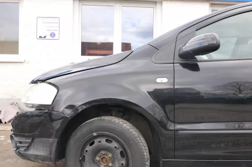 VW Fox Kotflügel vorne links schwarz L041 - DELLE