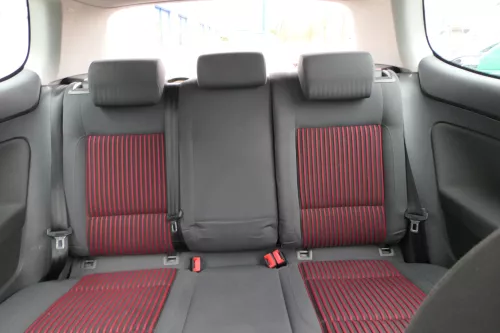 VW Golf 5 V Sitz Sitze hinten Rückbank Rücksitzbank 3 Punkt Lehne rot