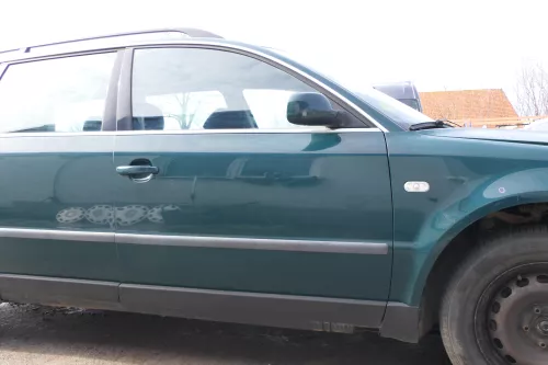 VW Passat 3B 3BG Kombi + Limo Tür vorne rechts Beifahrertür grün LB6G