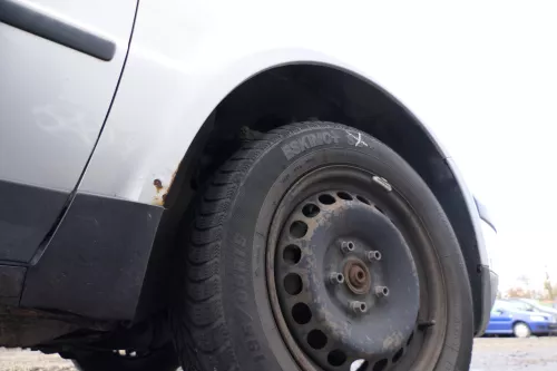 VW Passat 3B Kotflügel vorne rechts silber LB7Z grau - Rost (166902)