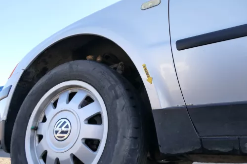 VW Passat 3B Kotflügel vorne links silber LB7Z (166970)