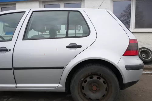 VW Golf 4 Limousine Tür hinten links silber LA7W (KEINkombi)