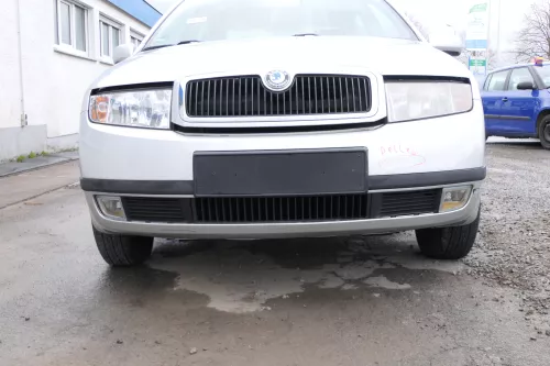 Skoda Fabia 6Y Stoßstange Stoßfänger vorne silber grau LF7T 2000-2004 - DELLE (167704)