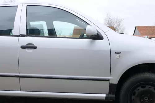 Skoda Fabia 6Y Kombi Limousine Tür vorne rechts Beifahrertür grau silber LF7T