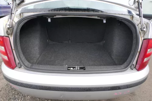 Skoda Fabia 6Y3 Stufenheck Verkleidung Teppich Kofferraum Kofferraumteppich