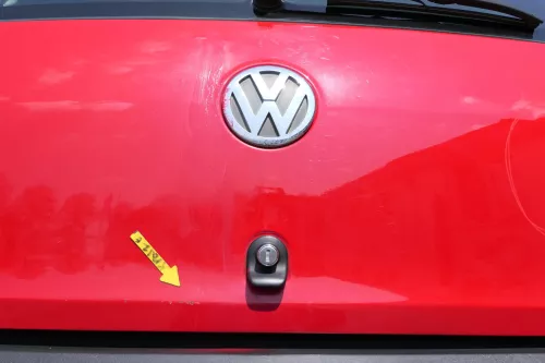 VW Fox 5Z Heckklappe Kofferraumklappe Klappe hinten + Scheibe rot LY3D - DELLE (168519)