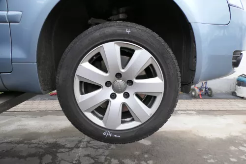 A6 4F TT Alufelgen Winterreifen Reifen Felgen 215/55 R16 97V 4F0601025AJ 4-6mm (168726)