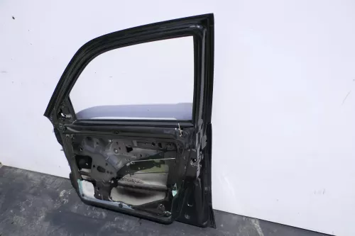 VW Polo Variant Kombi 6Kv oder Caddy 9Kv Tür vorne rechts schwarz LC9Z ohneAnbau (169271)