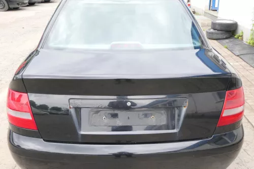 A4 B5 Limousine Facelift Heckklappe Klappe hinten Facelift schwarz LY9B ohneAnba