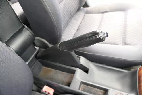 Audi A4 B5 Handbremse Feststellbremse schwarz Leder Griff 8D0711463C (169678)