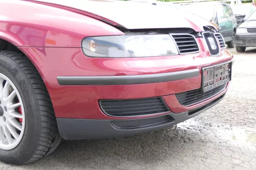 Leon 1M Toledo Stoßstange vorne Stoßfänger Grill rot LS3R (169756)