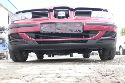 Leon 1M Toledo Stoßstange vorne Stoßfänger Grill rot LS3R (169756)