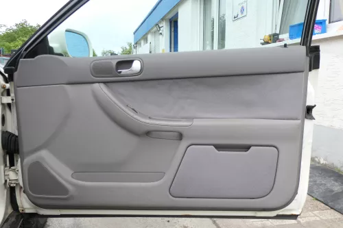 Audi A3 8L Türverkleidung Verkleidung Tür vorne rechts 2/3-Türer grau muschel (169980)