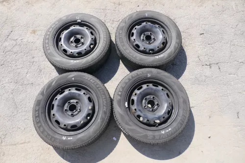 4x VW Polo 9N Felgen Reifen 165/70 R14 81T Sommerreifen 5jx14H2 ET35 ca. 4-5mm