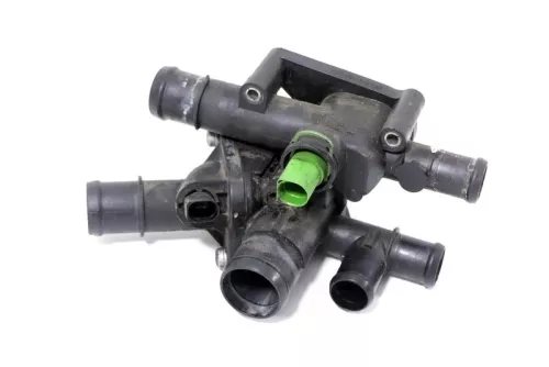 VW Golf 4 Thermostatgehäuse Deckel 06A121111 Abdeckung Kühlwasser APF AVU