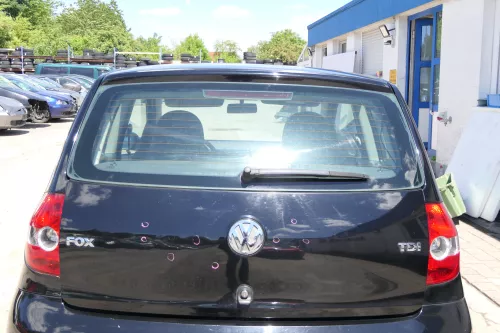 VW Fox 5Z Heckklappe Kofferraumklappe Klappe hinten + Scheibe schwarz L041 (170167)