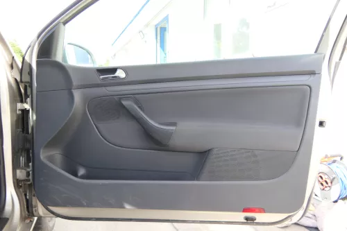 1x VW Golf 5 2/3-Türer Türverkleidung Verkleidung Tür vorne rechts (170393)