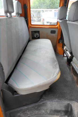 VW T4 Sitz hinten DOKA Sitze Rückbank Rücksitzbank mit Kopfstützen und Gestell (170602)