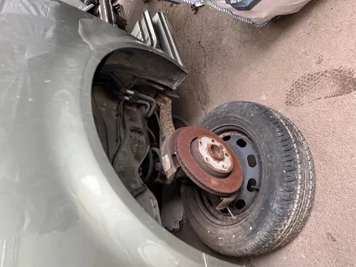 VW T5 7H Leitung Kühlwasser Kühlflüssigkeit unterm Auto nach hinten d