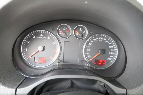 Audi A3 8P Tacho Tachometer Kombiinstrument 198.000km 8P0920901E Benzin BSE