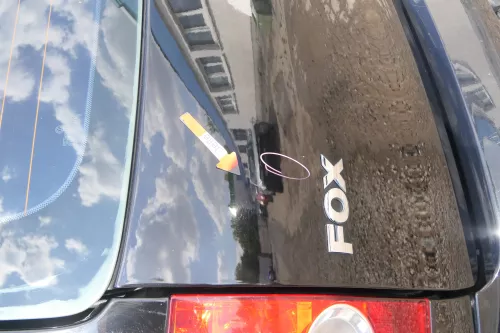 VW Fox 5Z Heckklappe Kofferraumklappe Klappe hinten + Scheibe schwarz L041 (170842)