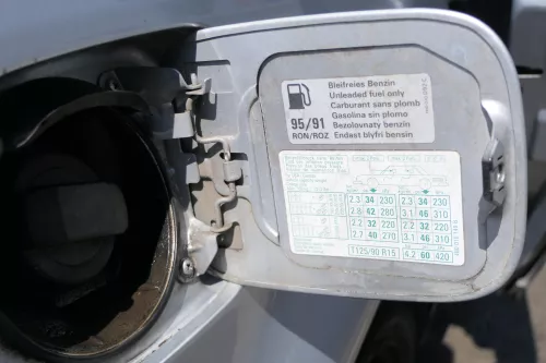 Audi A6 4B 4Z Tankdeckel Tankklappe Tank Deckel Klappe grau silber LY7M (170935)