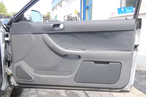 Audi A3 8L Türverkleidung Verkleidung Tür vorne rechts 2/3-Türer onyx (170994)