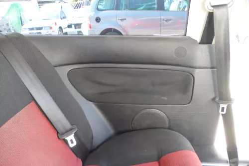 1x VW Golf 4 1J 2/3-Türer Verkleidung Seite hinten links schwarz Lautsprecher (171090)
