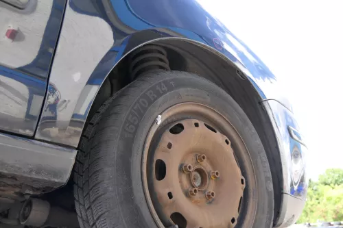 VW Polo 9N Kotflügel vorne rechts schwarz L041 bis ca.Bj.2004 (171183)