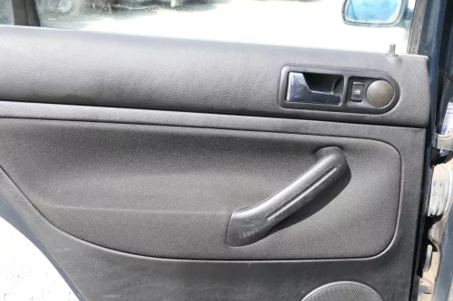 1x VW Golf 4 1J Limousine Türverkleidung Verkleidung Tür hinten links schwarz (171228)