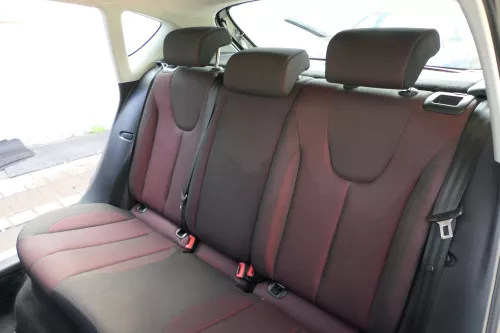 Seat Leon 1P Sitz Sitze hinten Rückbank Rücksitzbank 3 Punkt Lehne schwarz rot (171347)