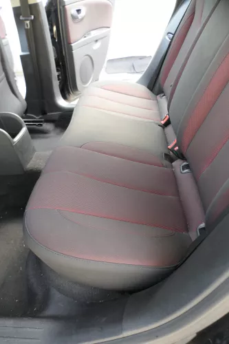Seat Leon 1P Sitz Sitze hinten Rückbank Rücksitzbank 3 Punkt Lehne schwarz rot (171347)