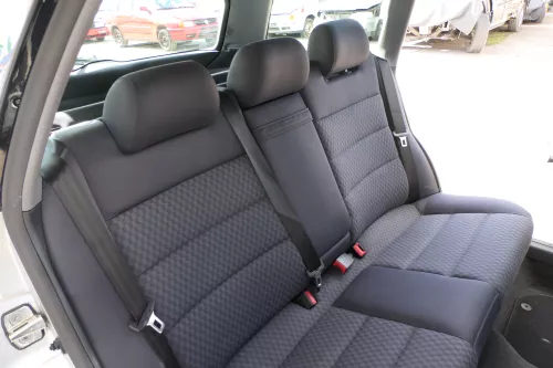 Audi A4 B5 Kombi Avant Rückbank Rücksitzbank Sitz Rücksitz 3 Punkt Gurt  (171464)