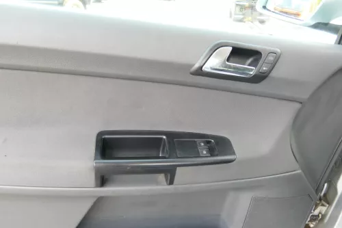 1x VW Polo 9N Türverkleidung Verkleidung Tür vorne links 2/3-Türer Fahrertür (171546)