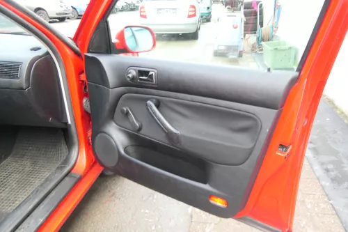 1x VW Golf 4 Bora Türverkleidung Verkleidung Tür vorne rechts 4/5-Türer schwarz (171596)