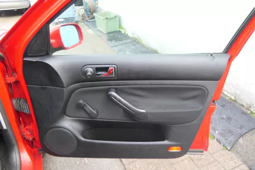 1x VW Golf 4 Bora Türverkleidung Verkleidung Tür vorne rechts 4/5-Türer schwarz (171596)