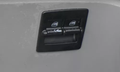 VW New Beetle Schalter elektrische Fensterheber 2-Fach links vorne - etwas abgen (171727)