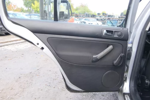 1x VW Bora Limousine Türverkleidung Verkleidung Tür hinten links