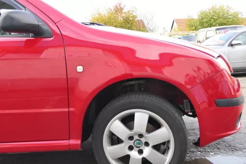Skoda Fabia 6Y Kotflügel vorne rechts rot LF3K auch Kombi Facelift