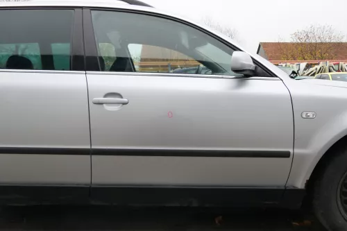 VW Passat 3B 3BG Kombi + Limo Tür vorne rechts Beifahrertür grau silber LA7W (172515)