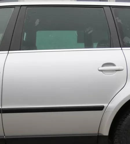 VW Passat 3B 3BG 3B6 Kombi Variant Tür hinten links silber LA7W reflexsilber