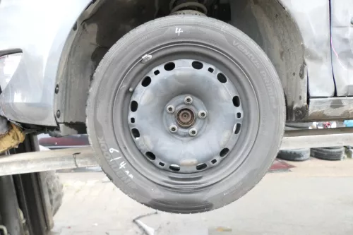 VW Polo 9N 6R Felgen Reifen 195/55 R15 85H Sommerreifen ca. 4-6mm  (172664)