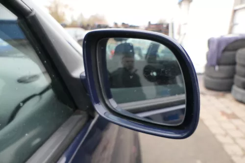 VW Golf 4 Bora manueller Spiegel vorne rechts Außenspiegel blau LA5G (172912)