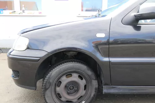 VW Polo 6N2 Kotflügel vorne links schwarz LC9Z (bis auf den Schweller)