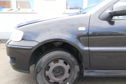 VW Polo 6N2 Kotflügel vorne links schwarz LC9Z (bis auf den Schweller) (173148)