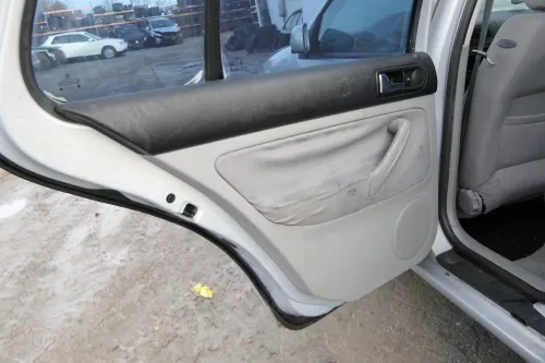 1x VW Golf 4 1J Limousine Türverkleidung Verkleidung Tür hinten links grau Griff (173295)