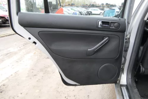1x VW Golf 4 1J Kombi Türverkleidung Verkleidung Tür hinten links schwarz  (173401)