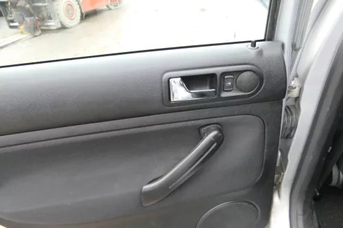 1x VW Golf 4 1J Kombi Türverkleidung Verkleidung Tür hinten links schwarz  (173401)